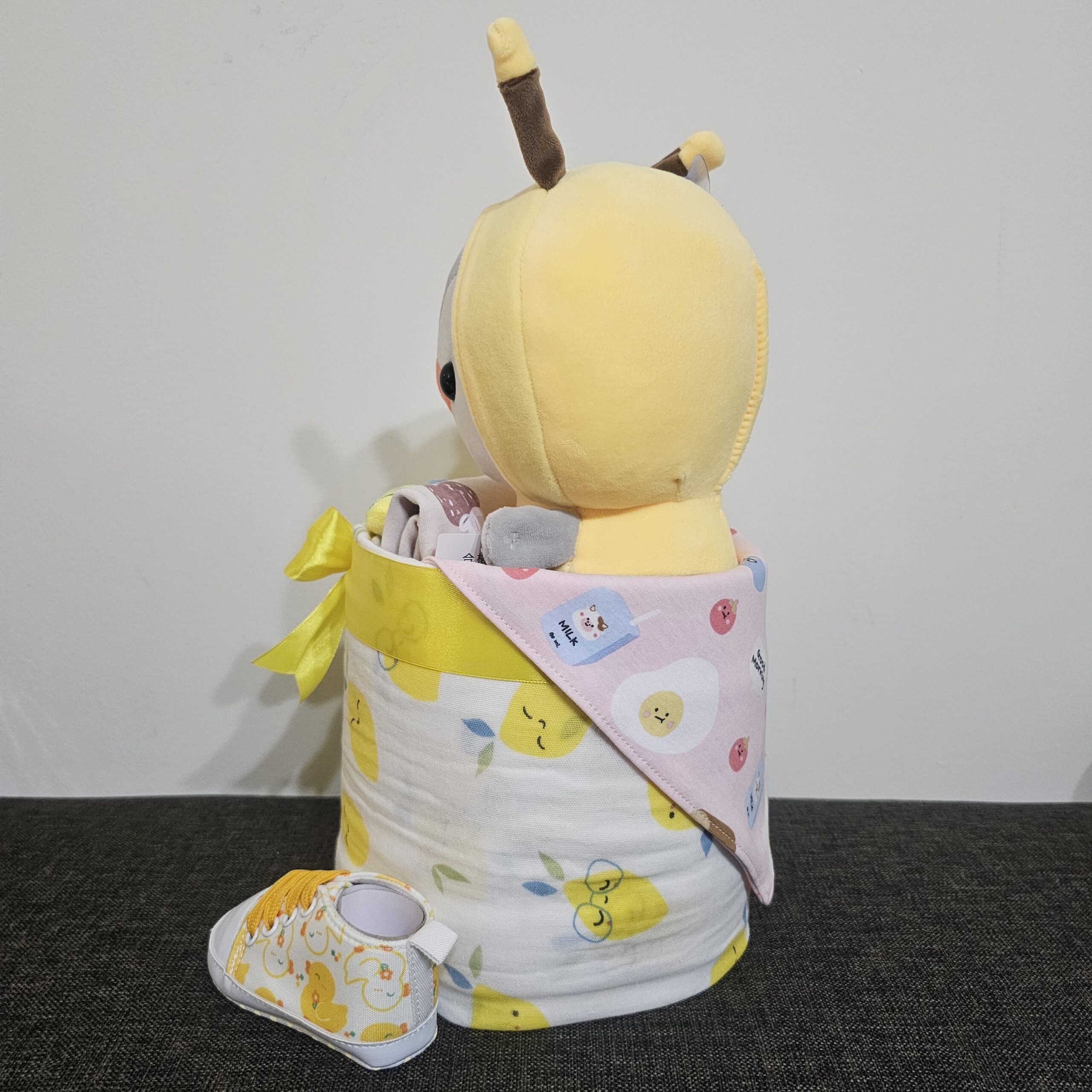 1 Tier Yellow Bee Diaper Cake Baby Gift 4 1 Tier Yellow Bee Diaper Cake Baby Gift - Image 4