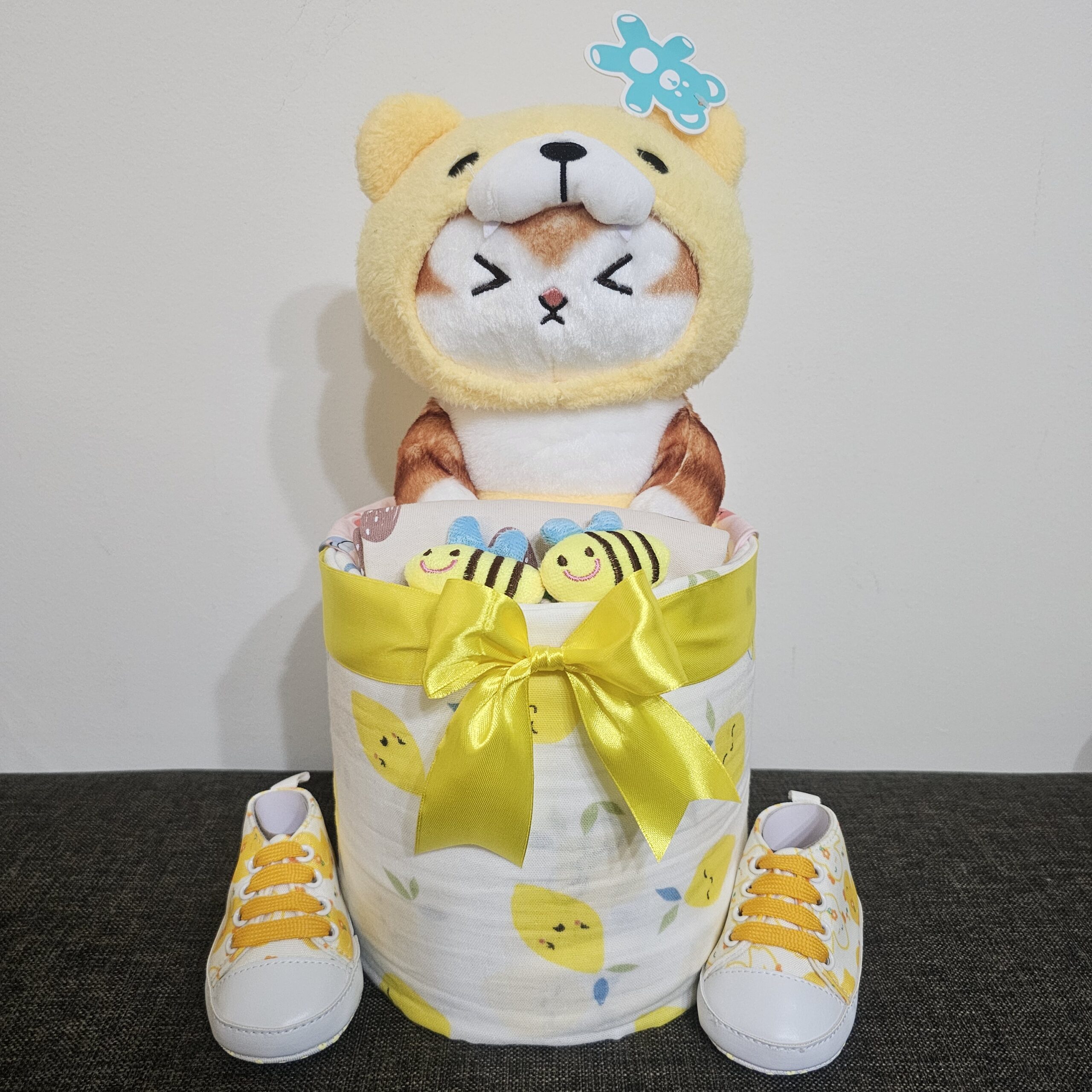 1 Tier Yellow Cat Diaper Cake Baby Gift 3 1 Tier Yellow Cat Diaper Cake Baby Gift - Image 3
